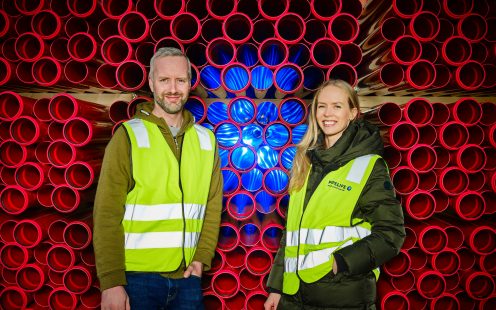 Gerd Inger Aarnes, HR-sjef og Øystein Halle, fabrikksjef i Pipelife Norge, har stort fokus på å rekruttere kompetanse fra lokalsamfunnet.