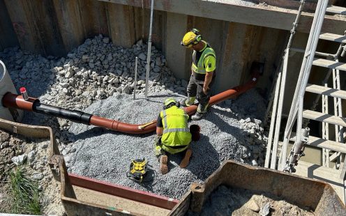 Installation of a PE to PVC transition on a wastewater project in Skien, Norway. The image shows the transition being installed between PE and PVC pipes at the construction site.