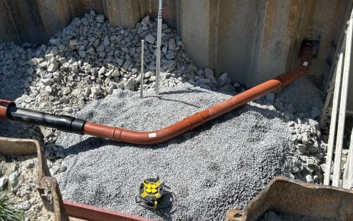 Installation of a PE to PVC transition on a wastewater project in Skien, Norway. The image shows the transition being installed between PE and PVC pipes at the construction site.