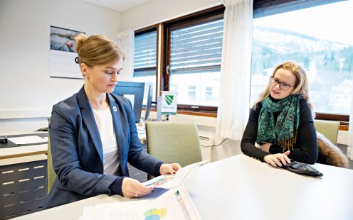 Ordfører i Surnadal kommune, Margrethe Svinvik og leder av Horisontprogrammet i Pipelife, Eirin Kalstø